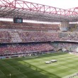 Műfüvet telepítenek az olasz bajnok AC Milan és az Internazionale által használt San Siro futballstadionba....