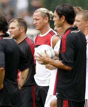 Mexes a múltat nem feledve várja a jövőt