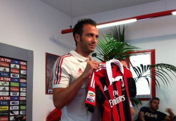 Pazzini boldog, és csak a Milanra koncentrál