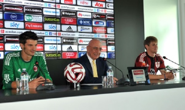 Hivatalosan is bemutatták az új igazolásokat