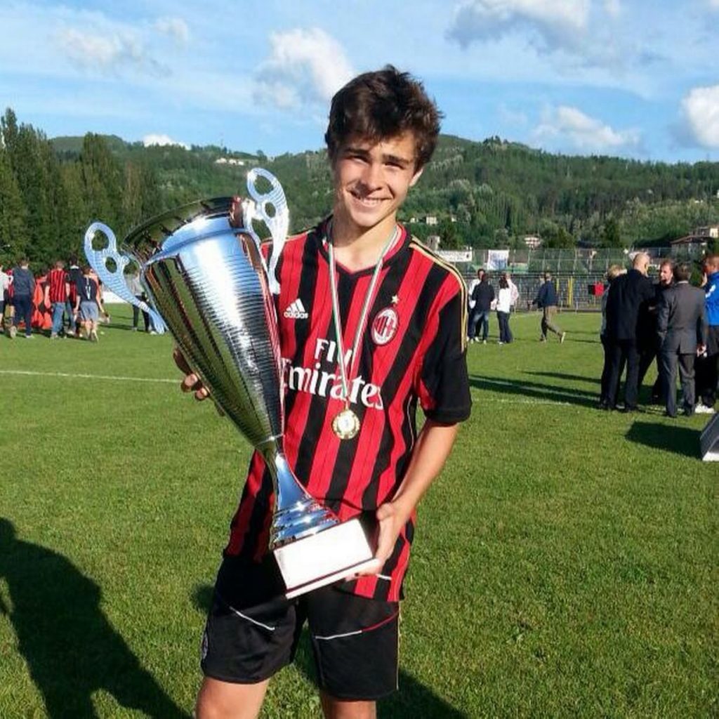 Topcsapatok vinnék a Milan 16 éves tehetségét