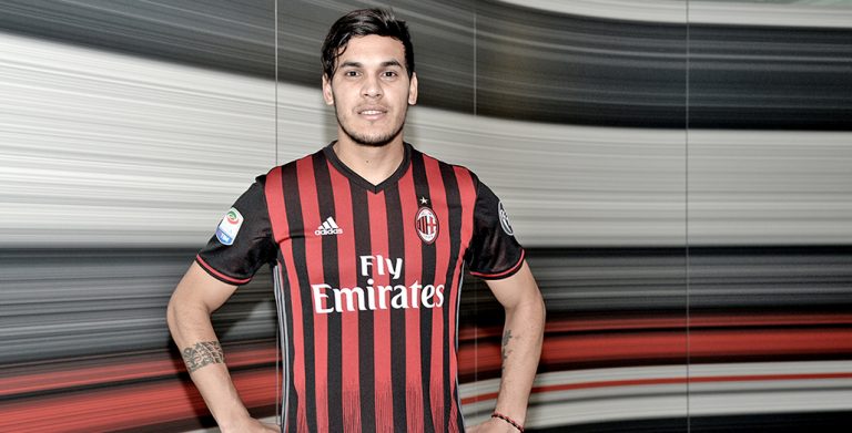 Gomez: “Megtiszteltetés viselni a Milan mezt”