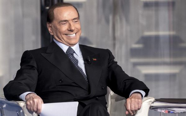 Silvio Berlusconi kész visszavásárolni a Milant?