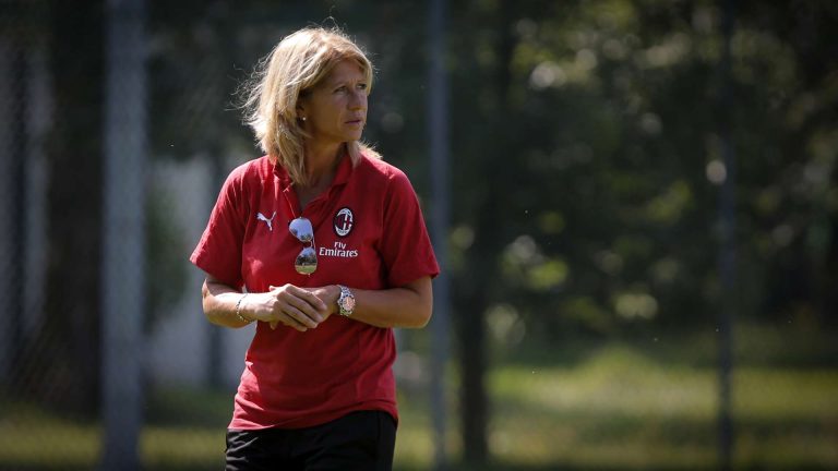 A Milan szerződést bontott a női csapat edzőjével