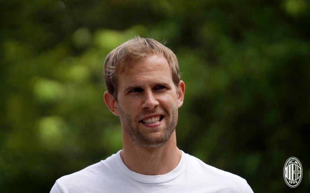 A Milan felbontotta Ivan Strinic szerződését