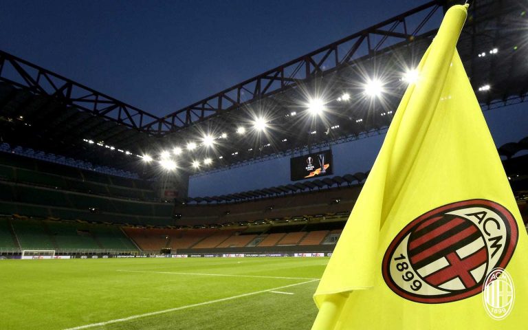 Pezzuto fújja a sípot a Milan-Venezia bajnokin