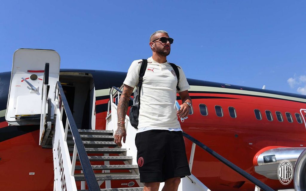 Valencia-Milan: Itt a Rossoneri utazó kerete