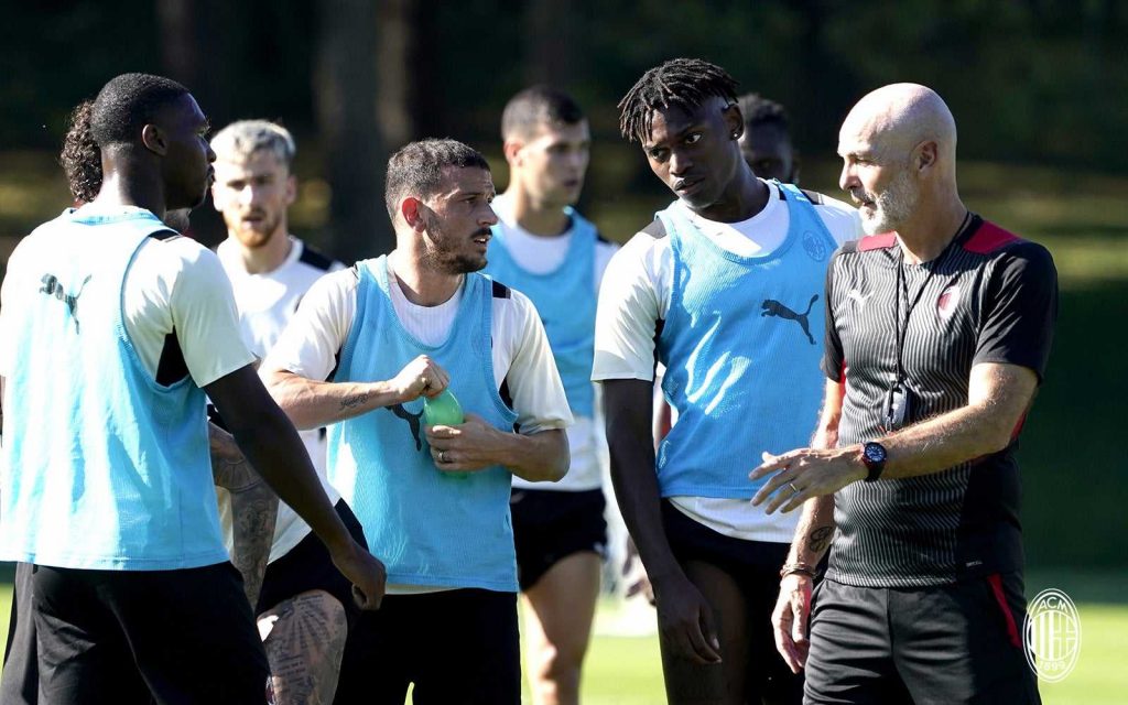 Juventus-Milan: Pioli 22 játékost nevezett