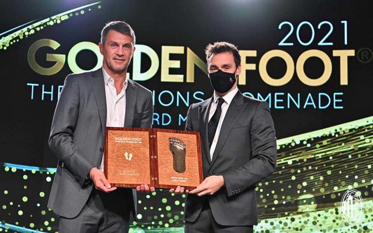Paolo Maldini rangos elismerést vett át
