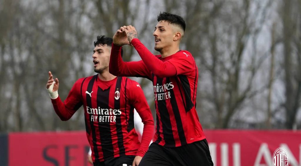 A Milan fiatal csatárát 3 klub is megkereste