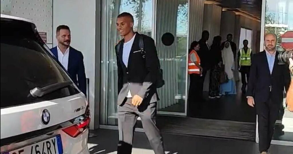 Thiaw megérkezett Milánóba – VIDEÓ