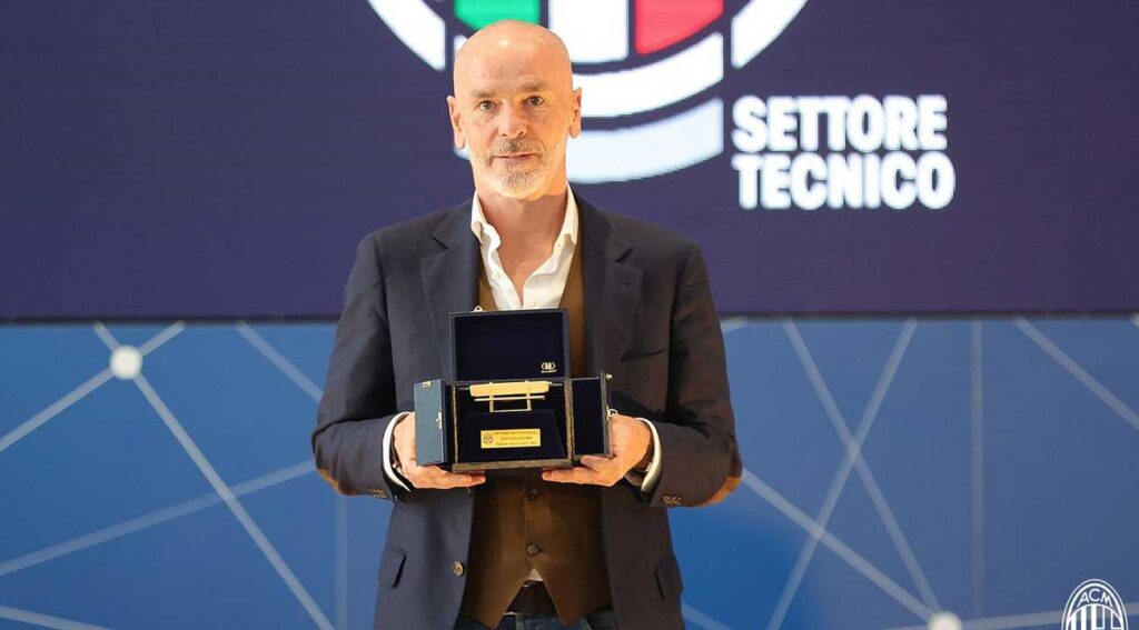 Stefano Pioli kapta az Arany Kispad-díjat