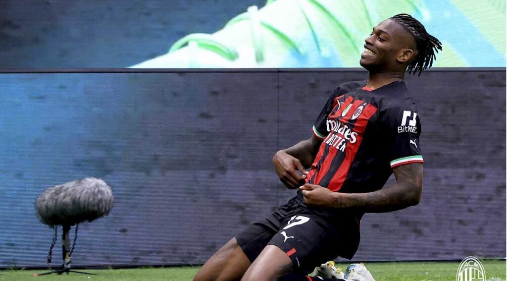 Rafael Leao igent mondott a Milannak