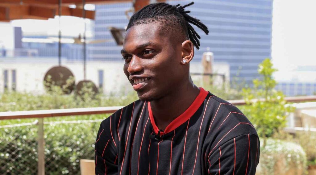 „Az aláírásom a szeretetem jele a Milan felé” – Leao