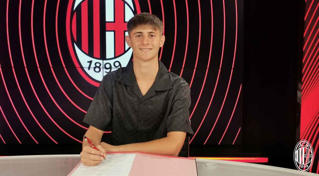 Profi szerződést írt alá a Milan tehetsége