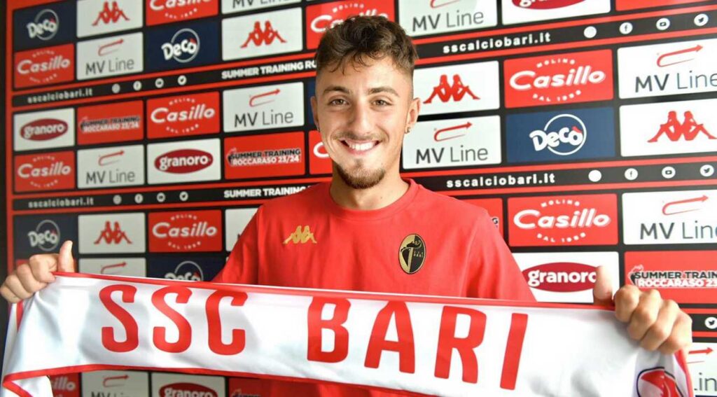 HIVATALOS: Nasti a Bari csapatához került