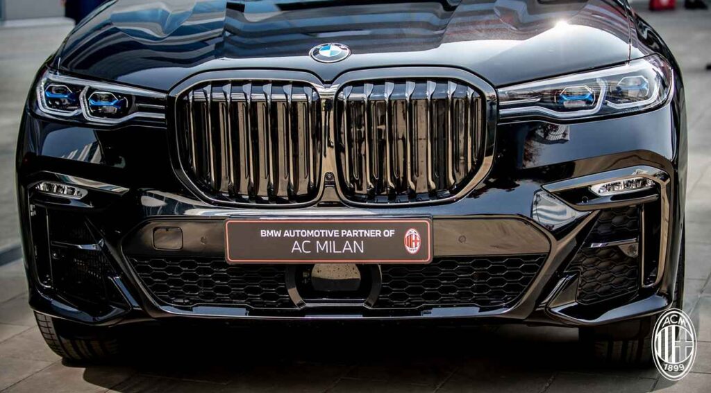 Megrongálták a Milan játékosok autóit