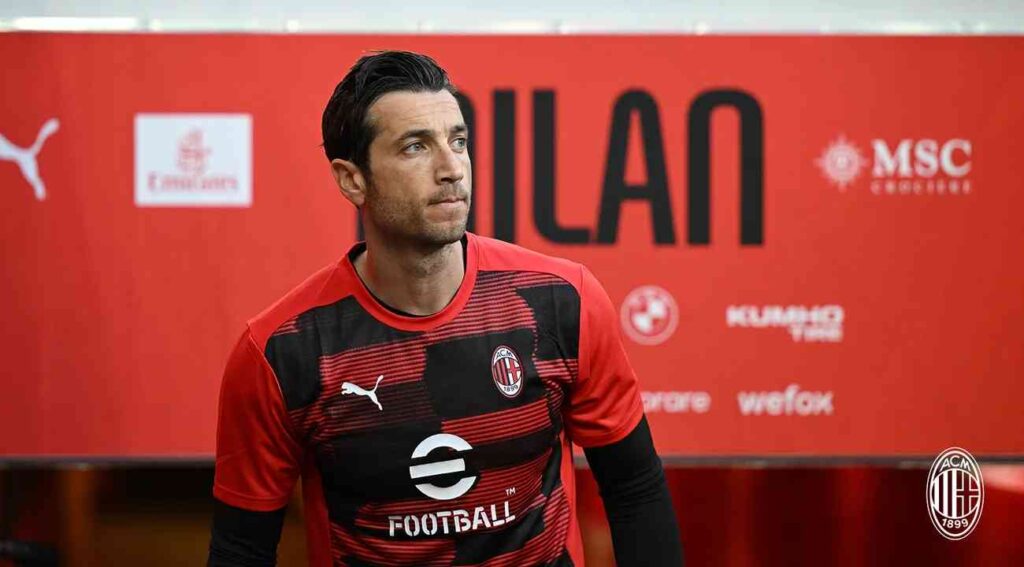 HIVATALOS: Mirante távozik a Milanból