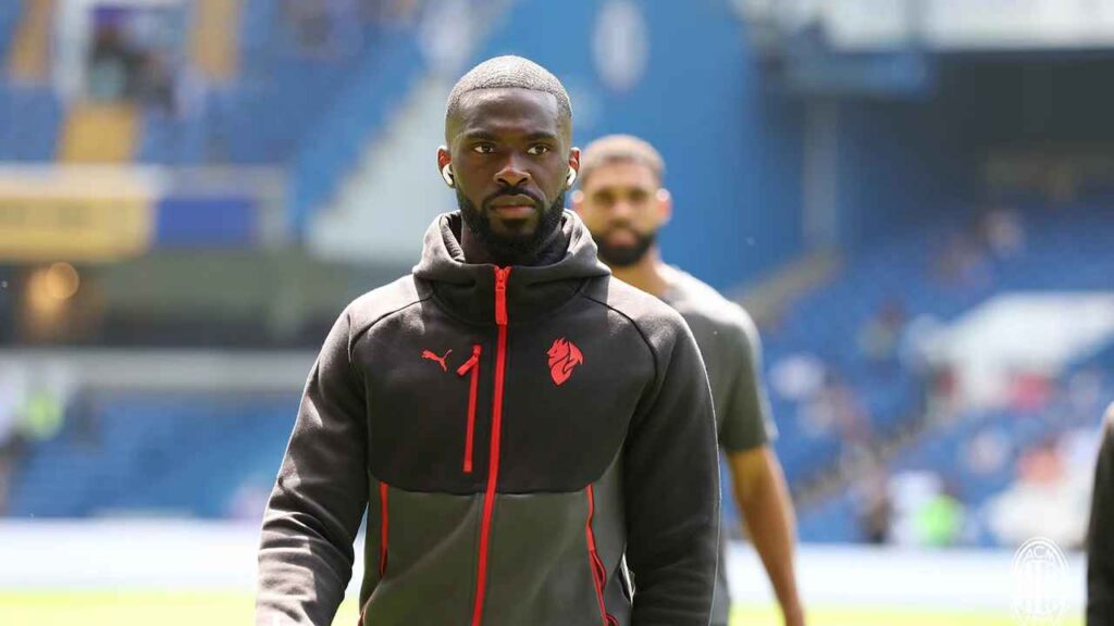 Tomori ügynökével tárgyal a vezetőség