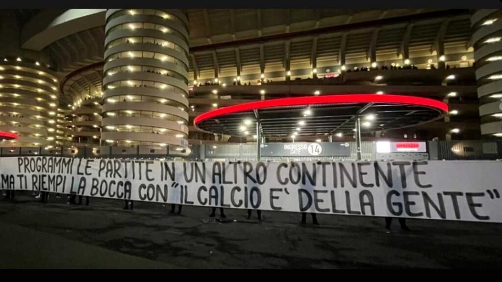 A Curva Sud üzent az ausztráliai meccs kapcsán