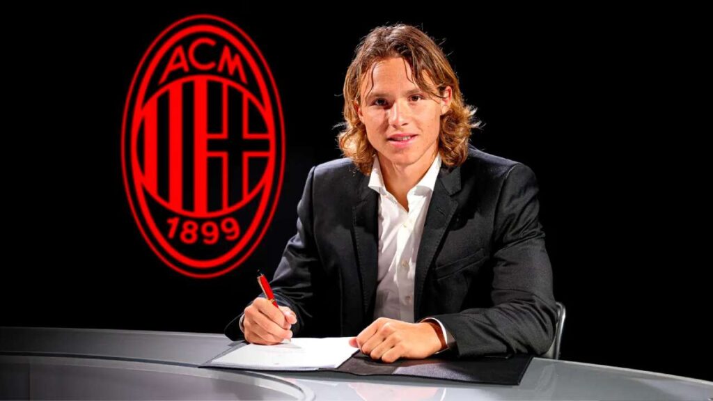 A Milan hosszabbított Comottóval – hivatalos