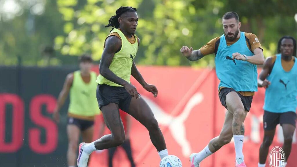 Leao kihagyja a Man. United elleni meccset